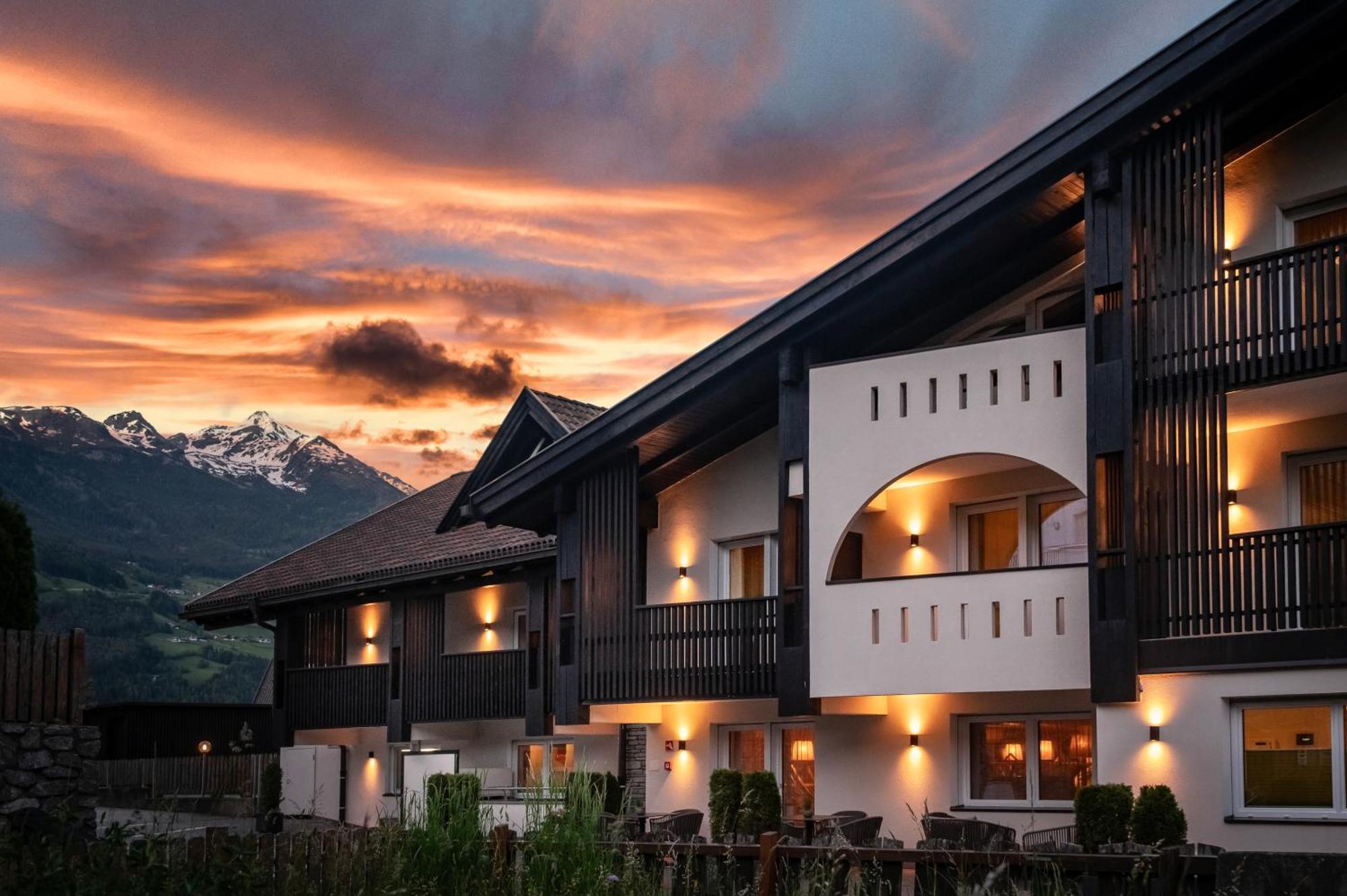Vitaurina Royal Hotel Molini di Tures Exterior photo